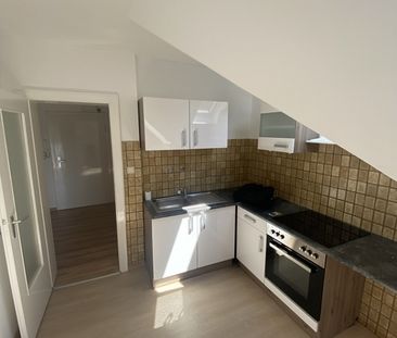 Helle Dachgeschosswohnung in zentraler und ruhiger Wohnlage! - Foto 2