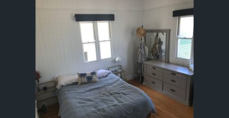 Delightful Cottage in Super-Convenient Location! - Photo 3