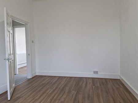3 bedroom apartment to rent - Photo 3