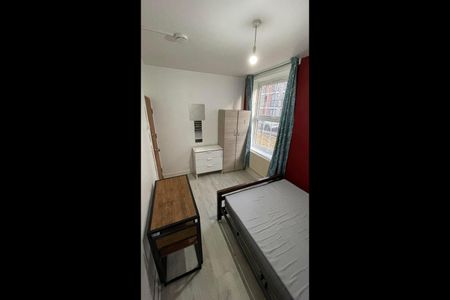Room in a Shared Flat, Chicksand House, E1 - Photo 2