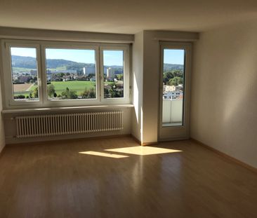 4-Zi Wohnung mit schöner Aussicht an ruhiger Lage zu vermieten - Foto 1