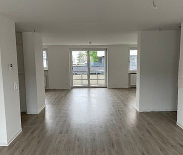 Neuwertig, geräumig und hell mit Balkon - Photo 4