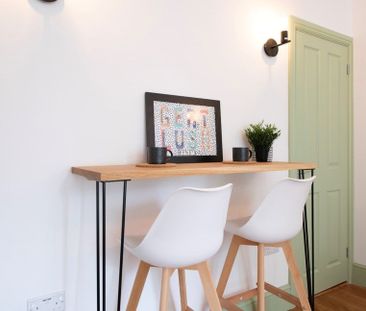 Modern Ensuite in Sociable Kingswood Home - Photo 5