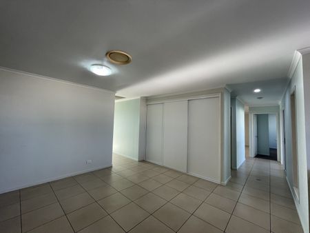 3 bedroom unit in the CBD - Photo 2