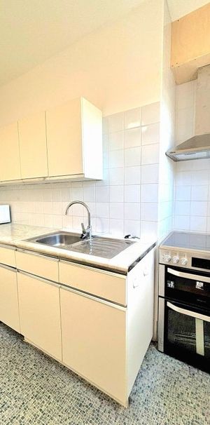 Bushey Grove Road, Bushey WD23, Property for rent - Photo 1