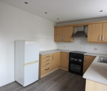 2 bedroom terraced house to rent - Photo 2