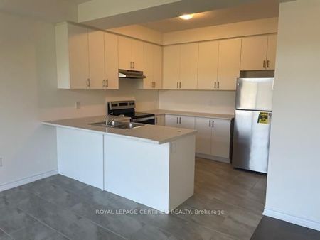 For Lease - 10 Hillcroft Way, Kawartha Lakes, Ontario - Photo 4