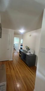 1 400 $ Libre 1er déc. 2025 - Grand 5 ½ (haut 2plex) Inclus : Parking sous Tempo + WiFi ! 438-978-8021 - Photo 4