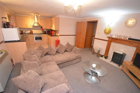 162 Carsington Crescent, Allestree, Derby, DE22 2QU - Photo 5