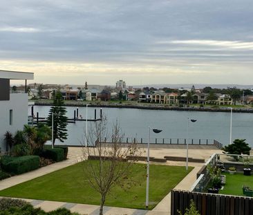 Modern Apartment in the Heart of New Port - Photo 4