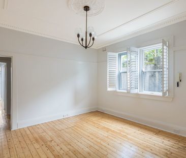 Ground floor newly renovated semi-style design in quiet pocket - Photo 1