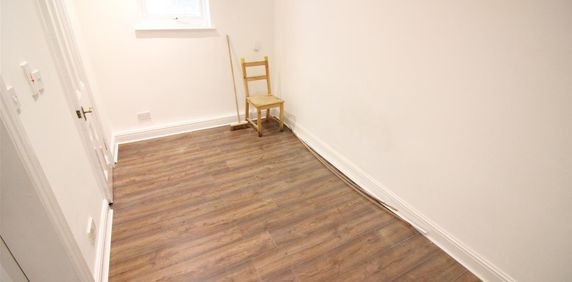 Madeley Road, London - Photo 2