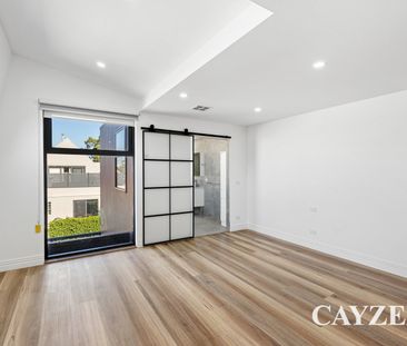 STUNNINGLY RENOVATED VICTORIAN HOME - MODERN FAMILY LIVING AT ITS F... - Photo 2