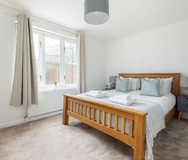 2 bedroom ground floor flat to rent - Photo 2