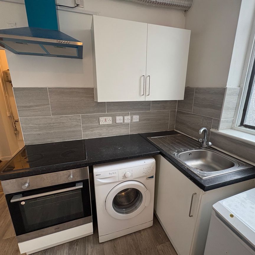 Uxbridge Road, Uxbridge - Photo 1