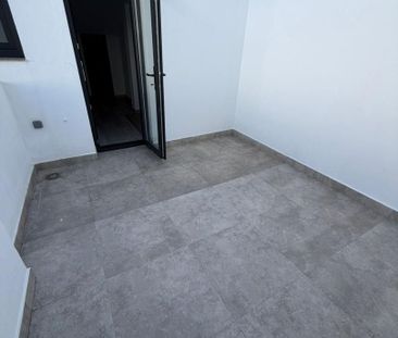 Dúplex de alquiler en Calle Jimera de Libar, N25, Distrito Zeta - R... - Photo 5