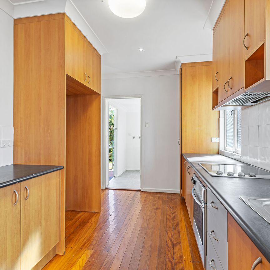 19 Mansfield St, Coorparoo QLD 4151 - House For Rent | Domain - Photo 1