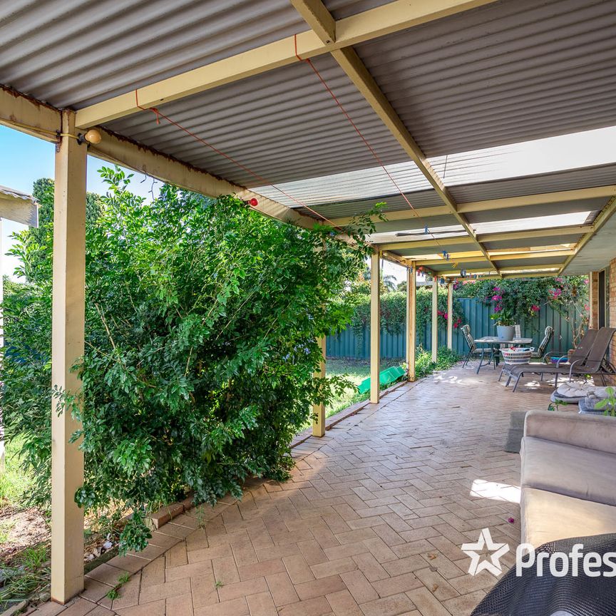 7 Emperor Close, Seville Grove WA 6112 - Photo 1