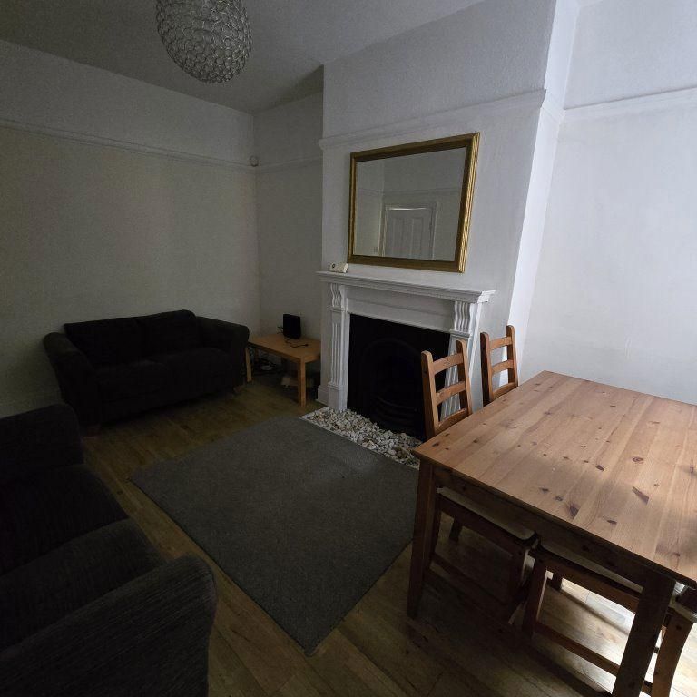 4 bedroom terraced house to rent - Photo 1