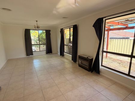 Freshly painted 3-bedroom home - Photo 2