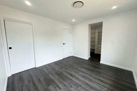 NEWLY RENOVATED FAMILY HOME - Photo 4