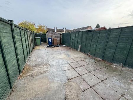 3 bedroom semi-detached house to rent - Photo 3