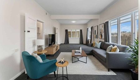 Family home in central Richmond - Photo 3