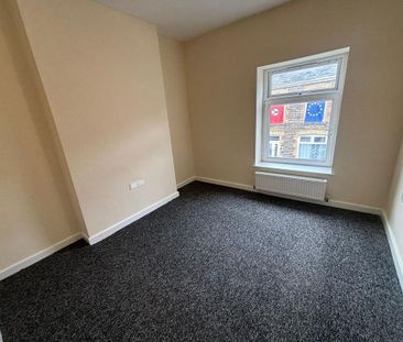 4 bedroom end of terrace house to rent - Photo 1