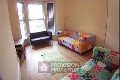 6 Bed Properties Hyde Park - Photo 1