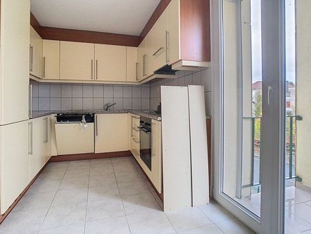 SPACIOUS WELL LOCATED ACCOMMODATION - Photo 4