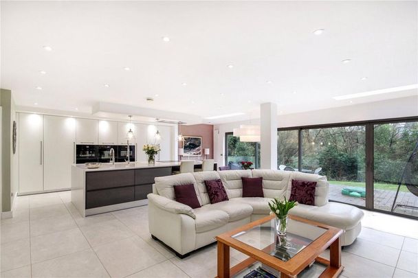 5 bedroom detached house to rent - Photo 1