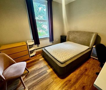 10 bedroom detached house to rent - Photo 3