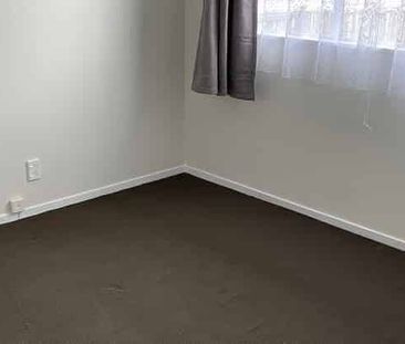 This stylish 3-bedroom family home in a safe neigh - Photo 4