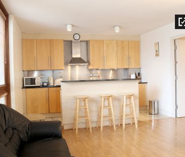 Shared twin ensuite room in a 2 bed flat in Northern Inner - Photo 3