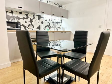 2 Bed Flat, Emmeline, M40 - Photo 3