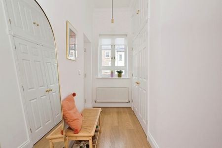 High street - Photo 5