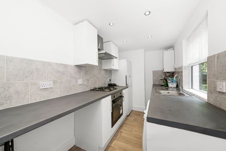 Woodland Terrace, London, SE7 - Photo 3