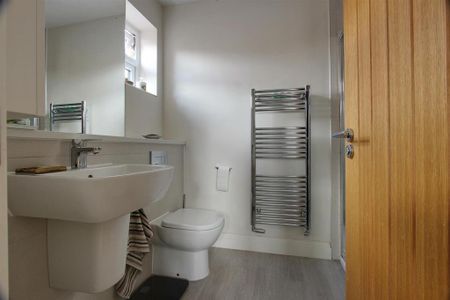 4 bedroom detached house to rent - Photo 3