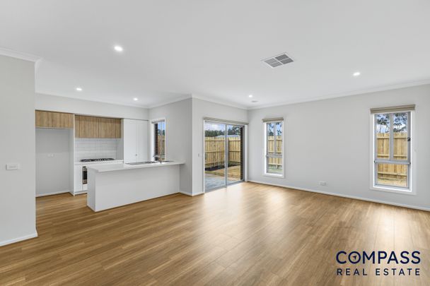 15 Buttercup Crescent, Armstrong Creek VIC 3217 - House For Rent | Domain - Photo 1