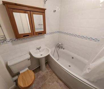 3 bedroom semi-detached house to rent - Photo 5