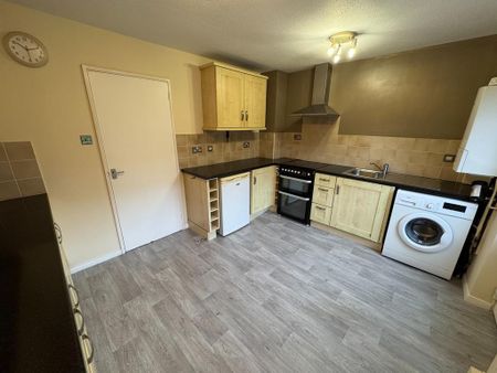 2 bedroom semi-detached house to rent - Photo 5