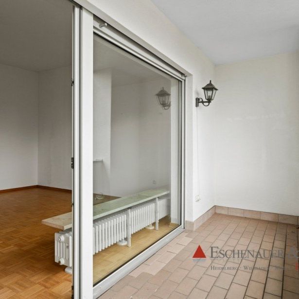 Modernisierte 2 ZKB mit Balkon, Einbauküche und Blick ins Grün der Umgebung - Photo 1