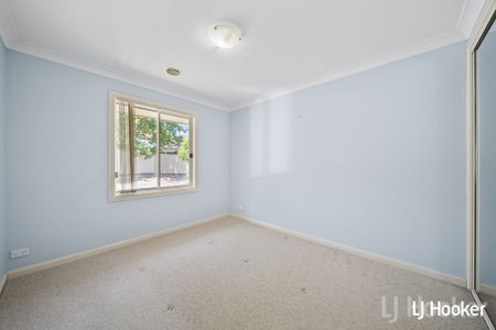 Spacious 4 Bedroom Ensuite Jerrabomberra Home - Photo 5