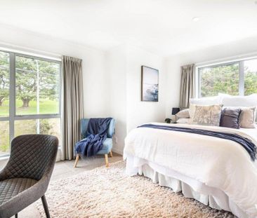 Central, Modern & Low Maintenance - Photo 4