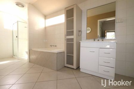 Tidy 2 bedroom cottage located on Belgravia - Photo 5