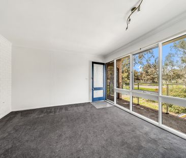 Two Bedroom Unit in Great Location! - Photo 4