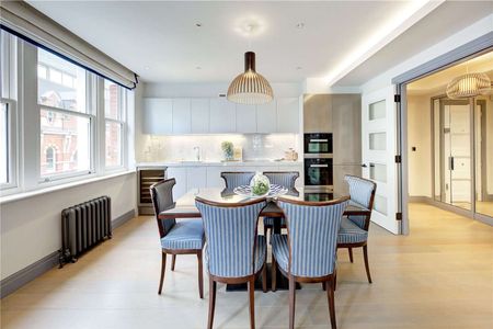 A beautifully refurbished two bedroom apartment situated in Covent Garden. - Photo 3