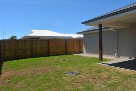 5 Downs Street, GLENVALE - Photo 2