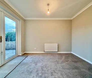 3 bedroom end of terrace house to rent - Photo 3