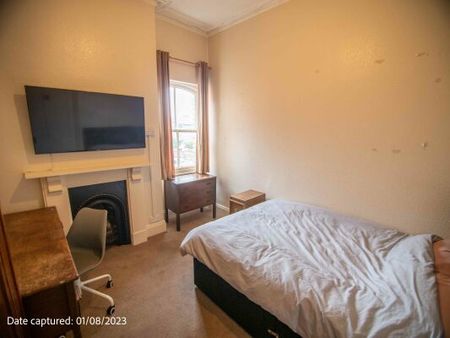 Room 5, 45 Micklegate - Photo 3